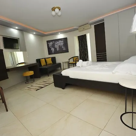 Pilo Lala Konjat Bed & Breakfast Lushnjë